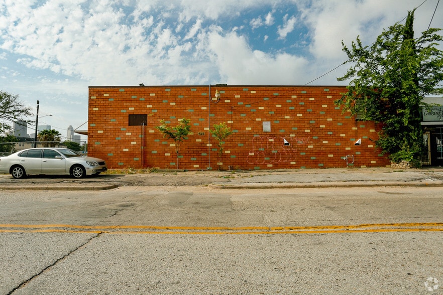 More Photos Of 1005 Sawyer St, Houston Health Club For Lease