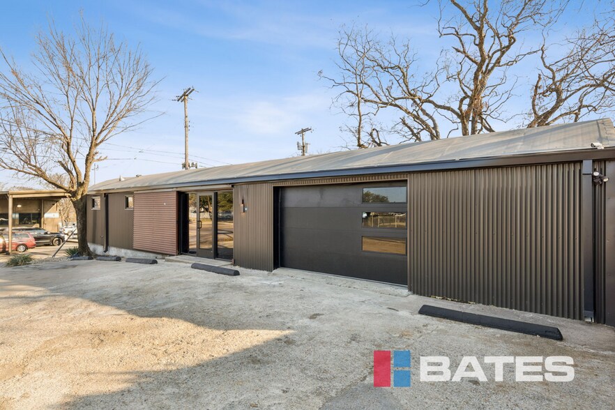 Primary Photo Of 1402 Fort Worth Ave, Dallas Freestanding For Lease