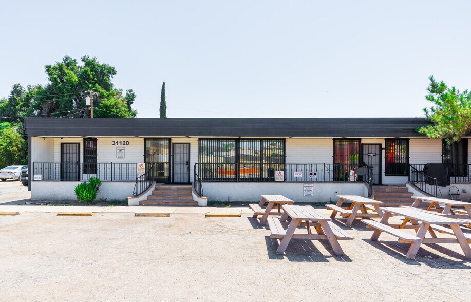 More Photos Of 31120 Riverside Dr, Lake Elsinore Office For Sale