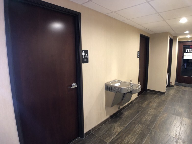More Photos Of 1940 E Thunderbird Rd, Phoenix Medical For Lease