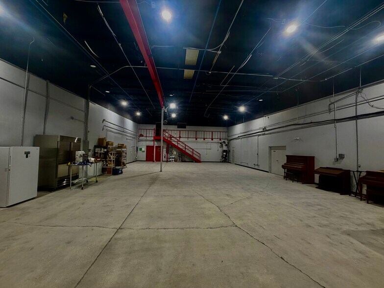 More Photos Of 885 Tallevast Rd, Sarasota Manufacturing For Lease