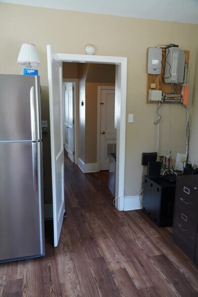 More Photos Of 1817 N Boulevard, Anderson Office For Sale