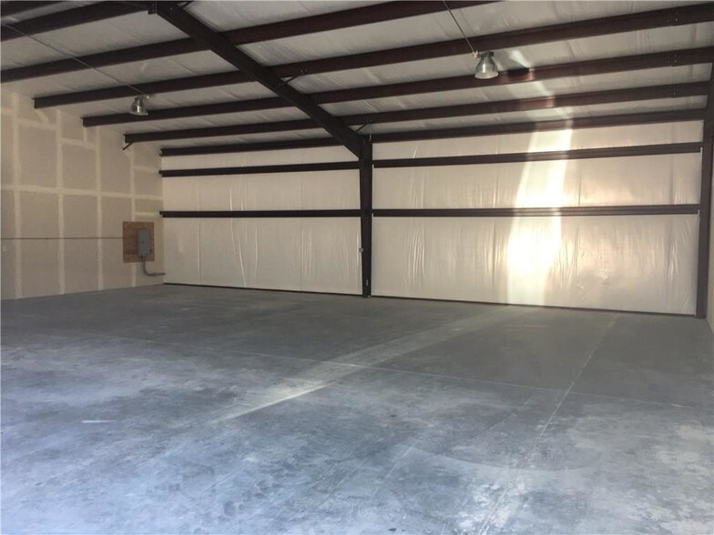 More Photos Of 321 Thomas Pl, Fort Worth Industrial For Lease