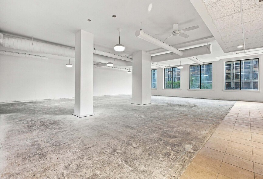 More Photos Of 71-77 Bank St, Ottawa Office For Lease