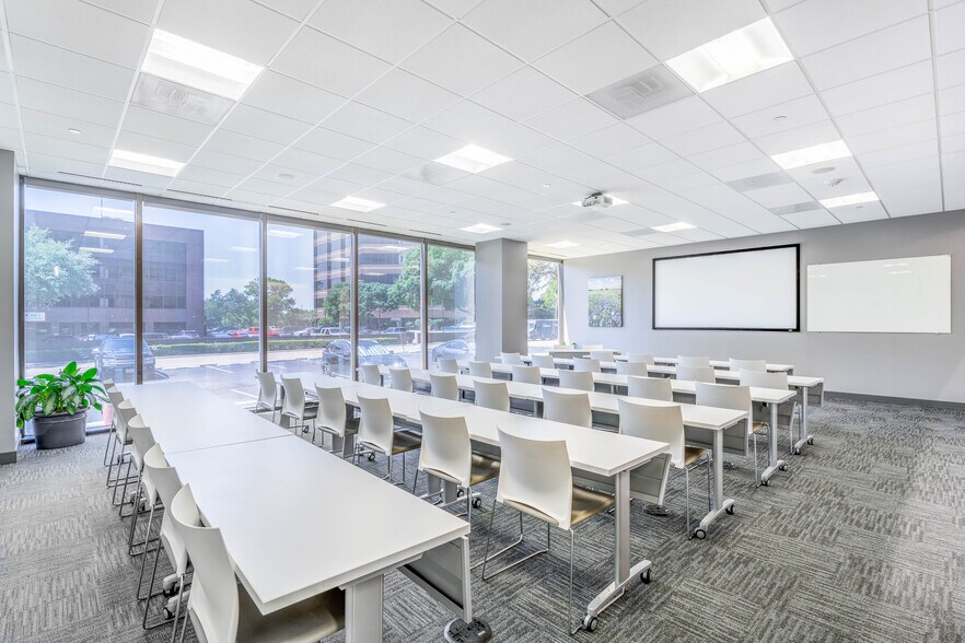 More Photos Of 4835 Lyndon B Johnson Fwy, Dallas Office For Lease