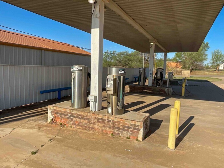More Photos Of 600 Opal Ave, Clinton Carwash For Sale