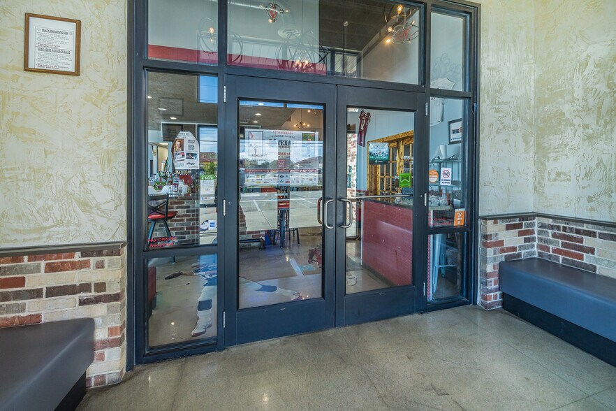 More Photos Of 7609 Hillside Rd, Amarillo Freestanding For Lease