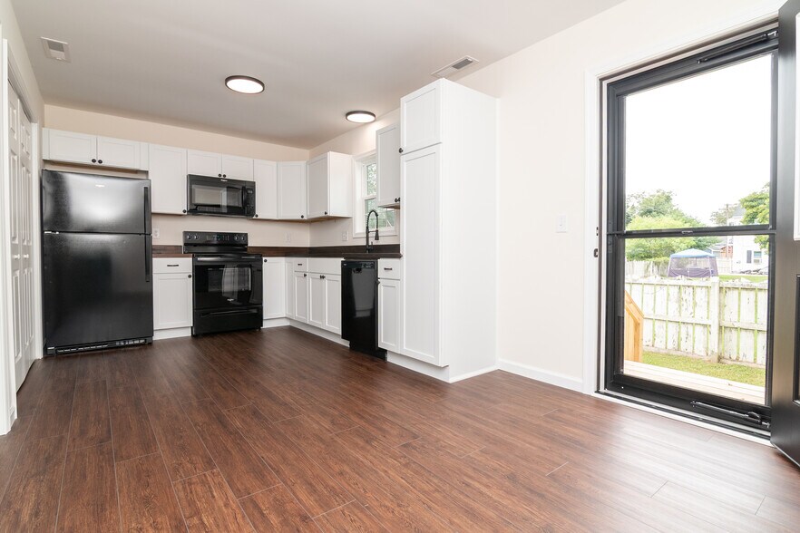 More Photos Of 105 E Adams St, Georgetown Apartments For Sale