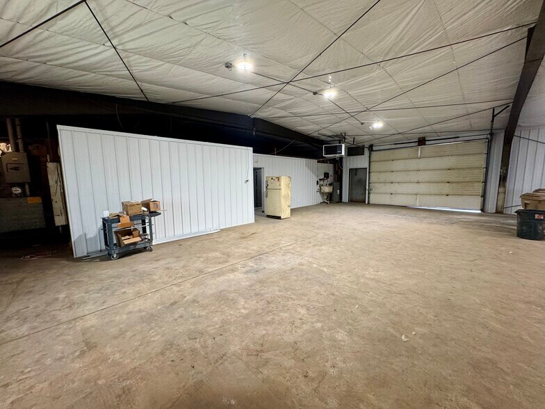 More Photos Of 2917 Latham Dr, Madison Warehouse For Lease