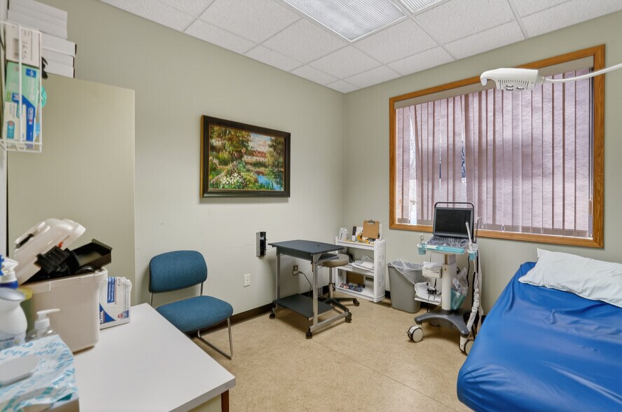 More Photos Of 1625 Ramblewood Dr, East Lansing Medical For Sale