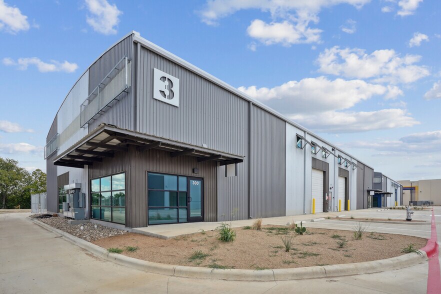 More Photos Of 5601 FM 973, Del Valle Unknown For Lease