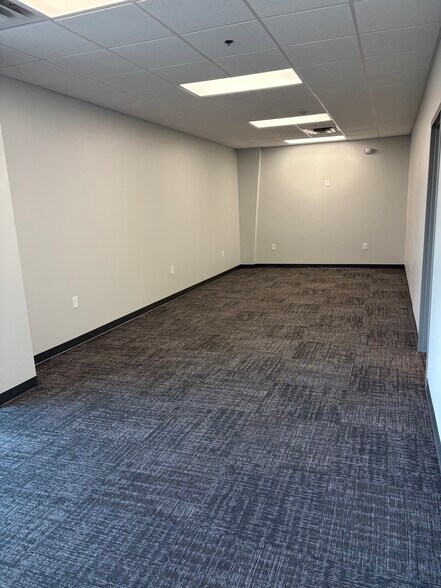 More Photos Of 8229 Tyner Rd, Colfax Flex For Lease
