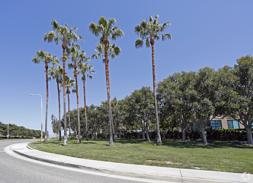 More Photos Of 9870 Research Dr, Irvine Coworking Space