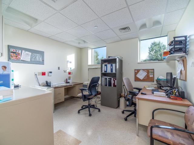 More Photos Of 10 Timberview Ln, Russell Medical For Sale