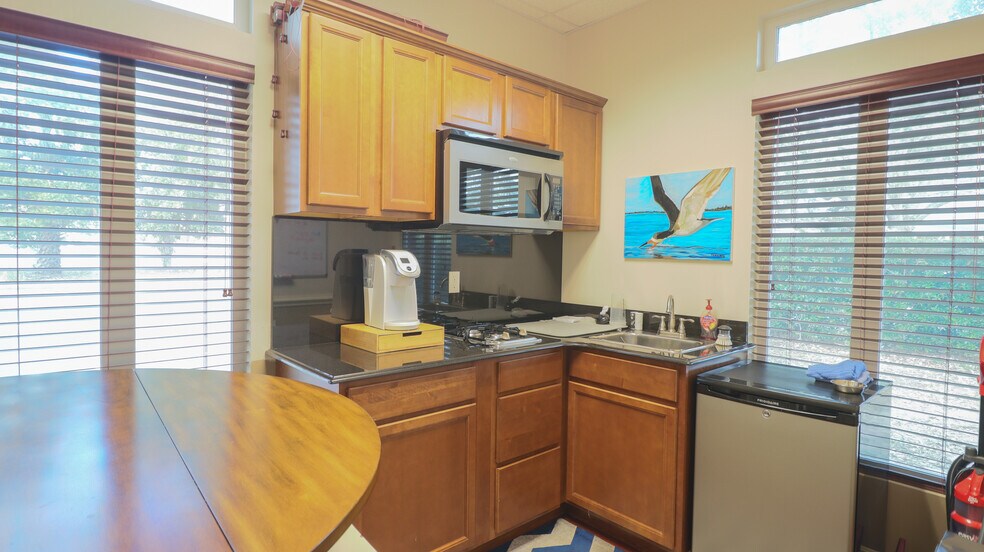 More Photos Of 2550 Marshall Rd, Biloxi Medical For Sale