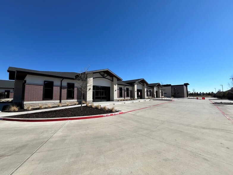 More Photos Of 1901 Heritage Trace Pky, Fort Worth Unknown For Lease