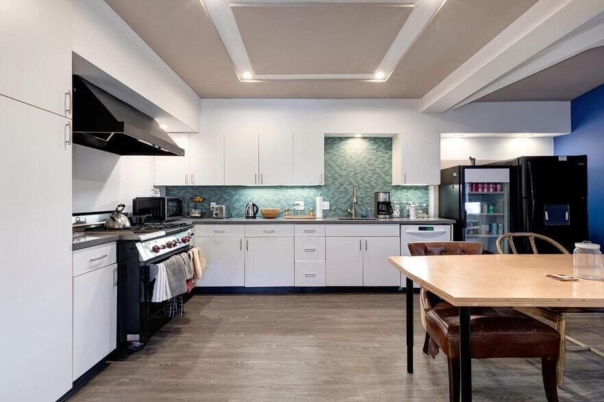 More Photos Of 3361-3365 Barham Blvd, Los Angeles Loft Creative Space For Sale