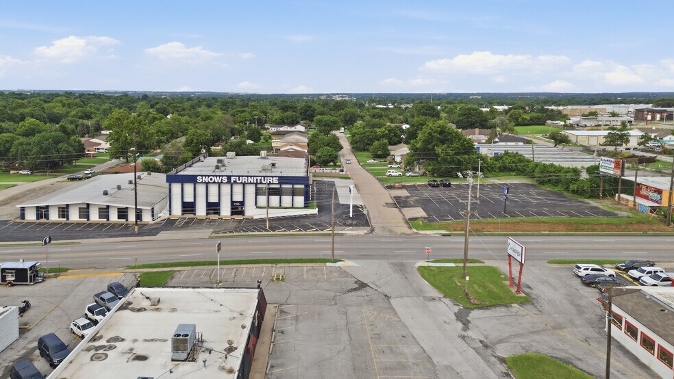 More Photos Of 851 S Sheridan Rd, Tulsa Freestanding For Sale