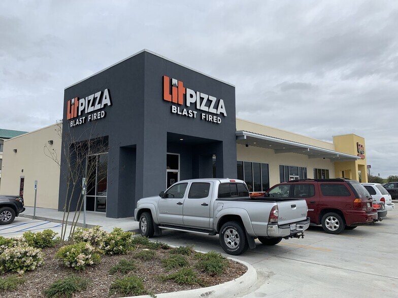 More Photos Of 2703 Outfiter's Dr, Gonzales General Retail For Lease