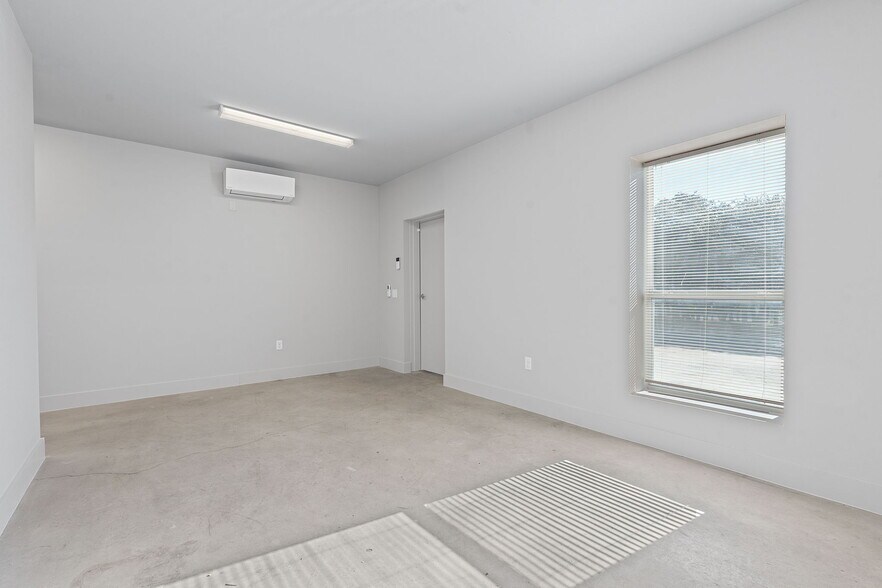 More Photos Of 14707 Fitzhugh Rd, Austin Warehouse For Lease