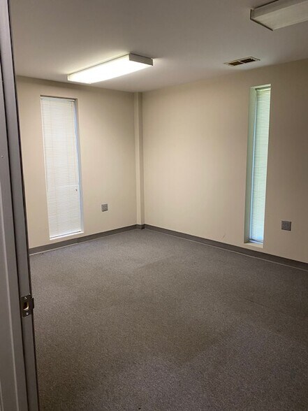 More Photos Of 197 Pit Rd, Mooresville Warehouse For Sale