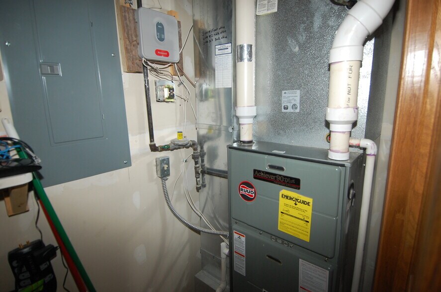 More Photos Of 217 8th Ave, Wellman Medical For Lease