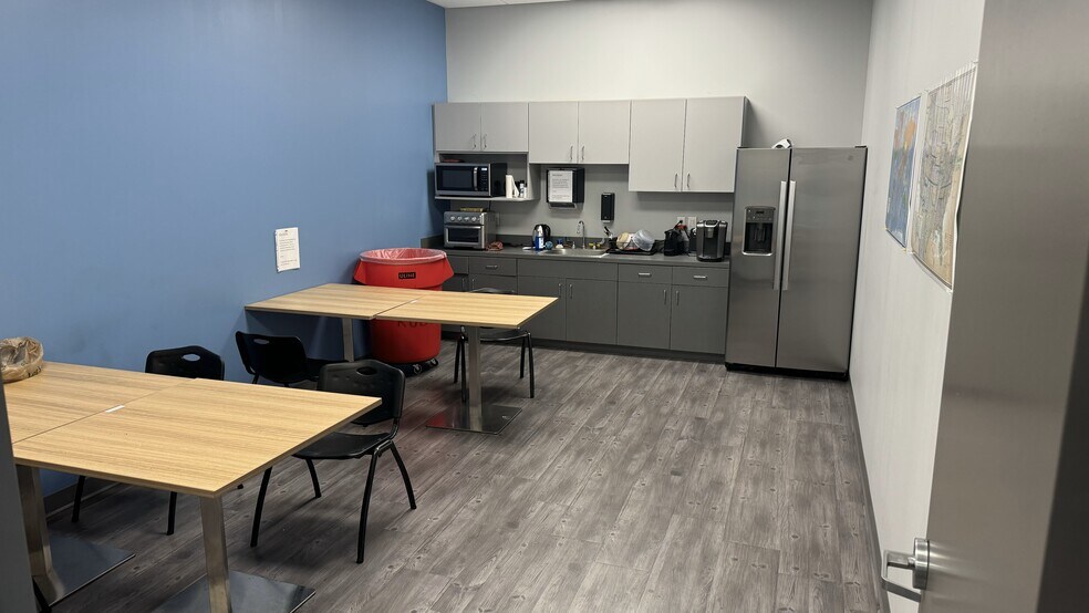 More Photos Of 5817 24th St E, Bradenton Warehouse For Lease