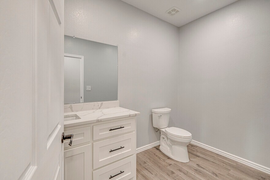 More Photos Of 5268/5450 N FM 866, Odessa Warehouse For Sale