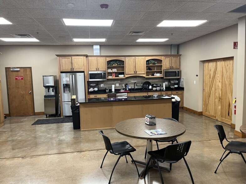 More Photos Of 1025-1035 Hanley Industrial Ct, Brentwood Light Distribution For Lease