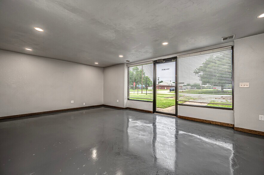 More Photos Of 116 N 2nd St, Noble Light Manufacturing For Lease