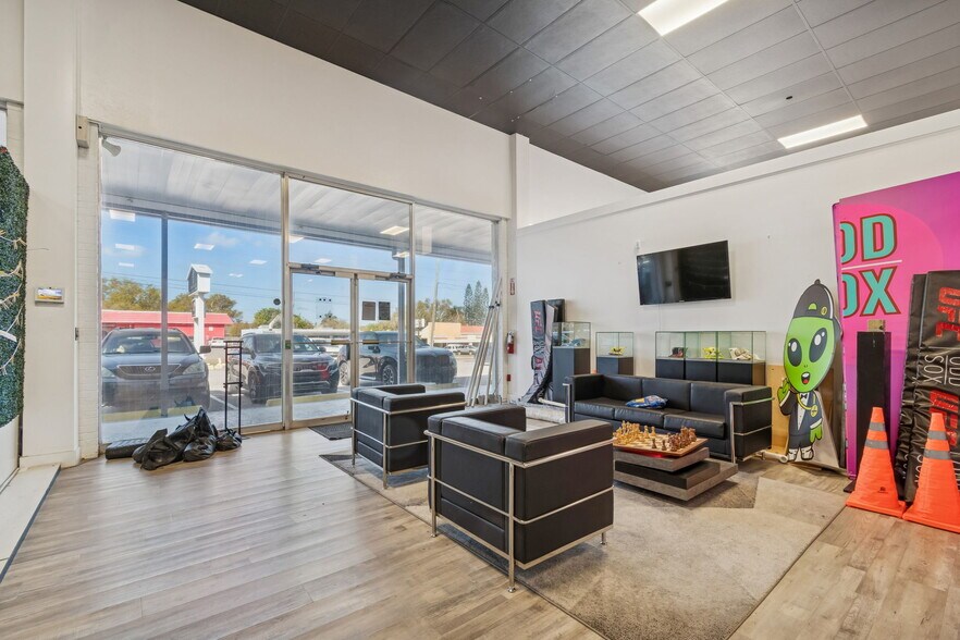 More Photos Of 1277 S Highland Ave, Clearwater Freestanding For Lease