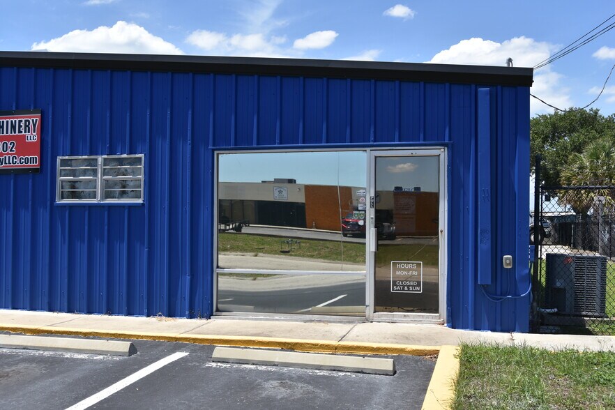 More Photos Of 2064 Range Rd, Clearwater Warehouse For Lease
