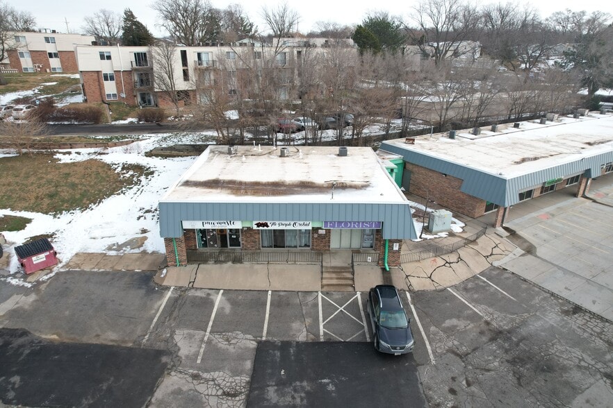 More Photos Of , Bellevue General Retail For Sale