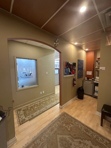 More Photos Of 44 By Ward Market Sq, Ottawa Storefront Retail Office For Lease