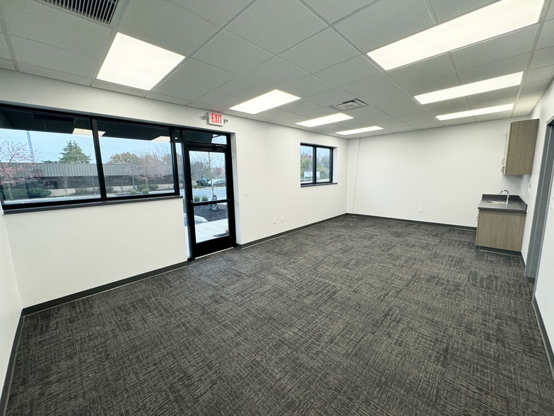 More Photos Of 4440-4460 Reynolds Drive, Hilliard Unknown For Lease