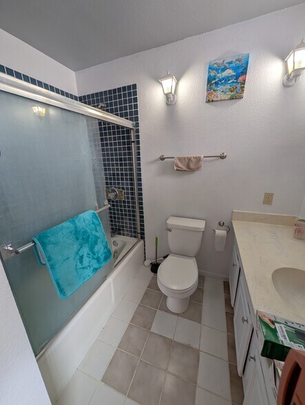 More Photos Of 1638 10th Ave, Honolulu Storefront Retail Office For Sale