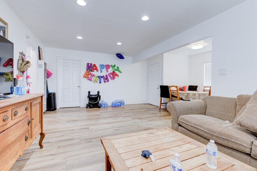 More Photos Of 1720 Cerritos Ave, Long Beach Apartments For Sale