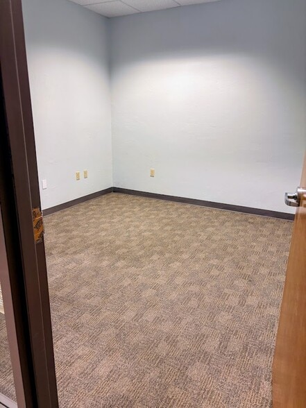More Photos Of 6020 NW 4th Pl, Gainesville General Retail For Lease