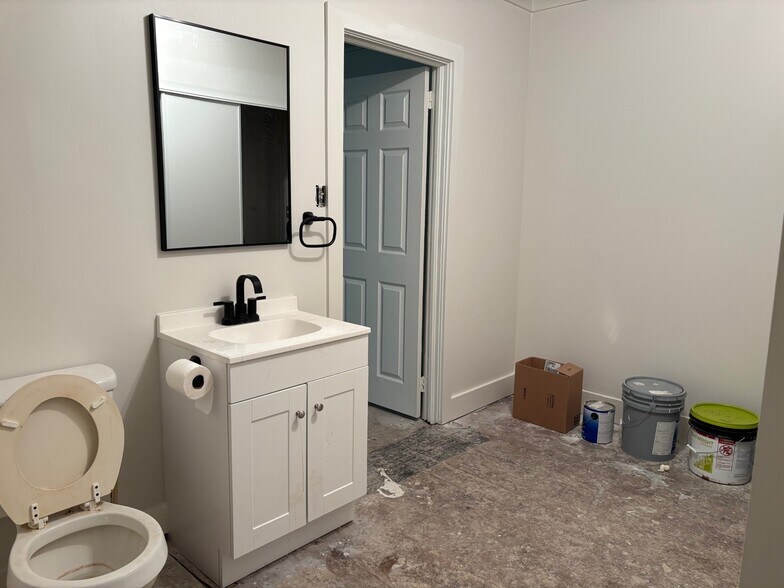 More Photos Of 2020 Chambersburg Rd, Gettysburg Warehouse For Lease