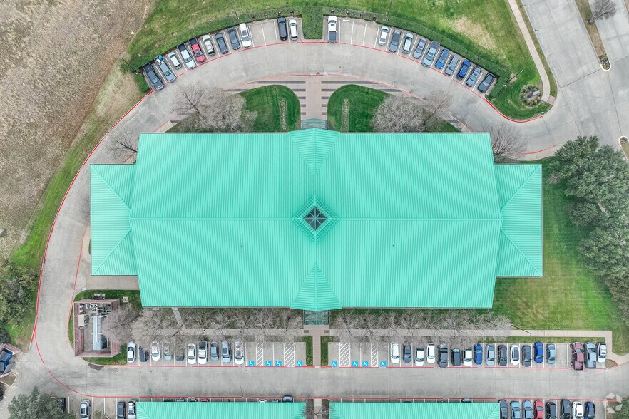 More Photos Of 1750 Valley View Ln, Dallas Office For Sale