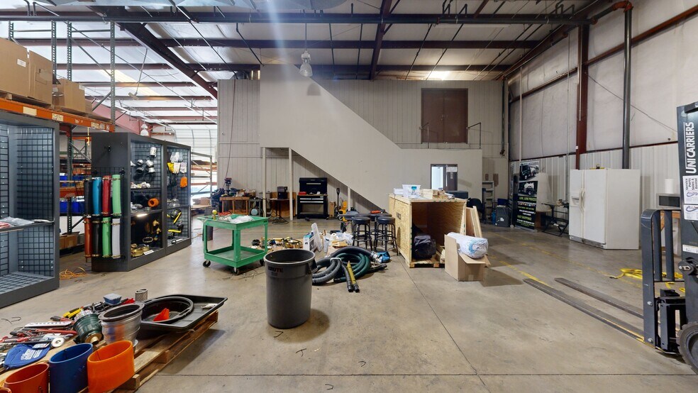 More Photos Of 551 N 13th St, Rogers Warehouse For Lease