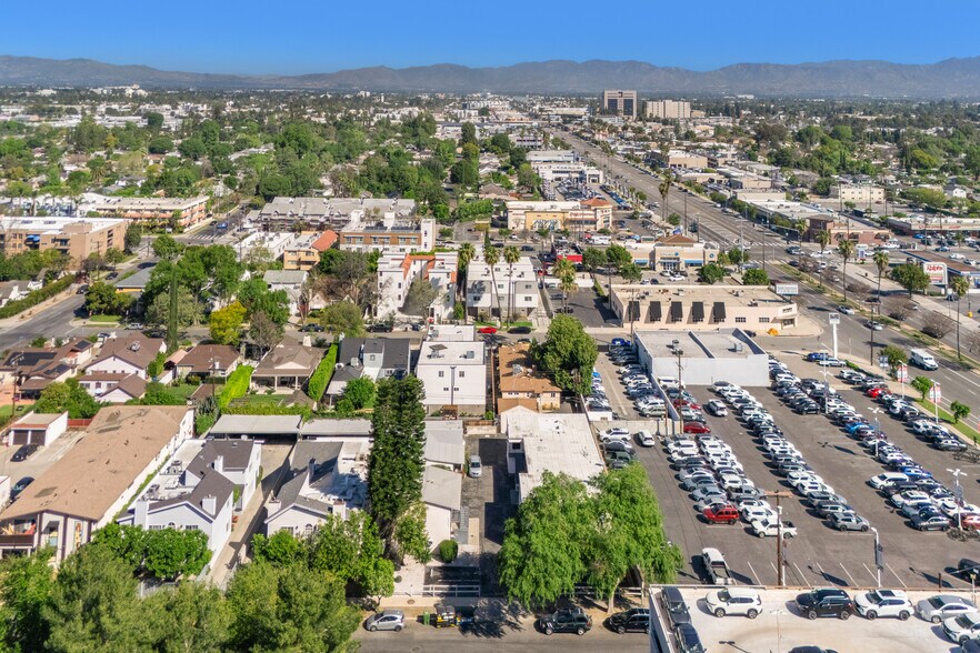 More Photos Of 14525 Albers St, Sherman Oaks Apartments For Sale