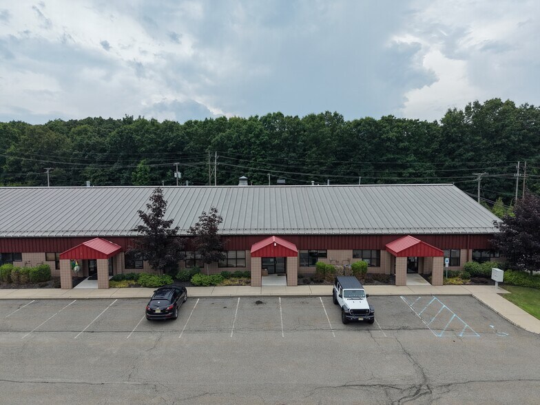 More Photos Of 12 Orben Dr, Landing Showroom For Lease