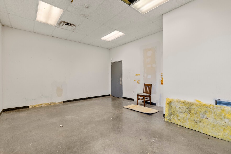 More Photos Of 1106 E Main St, Nacogdoches Warehouse For Sale