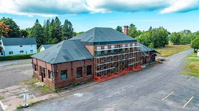More Photos Of 808 Oak St, Calumet Office For Sale
