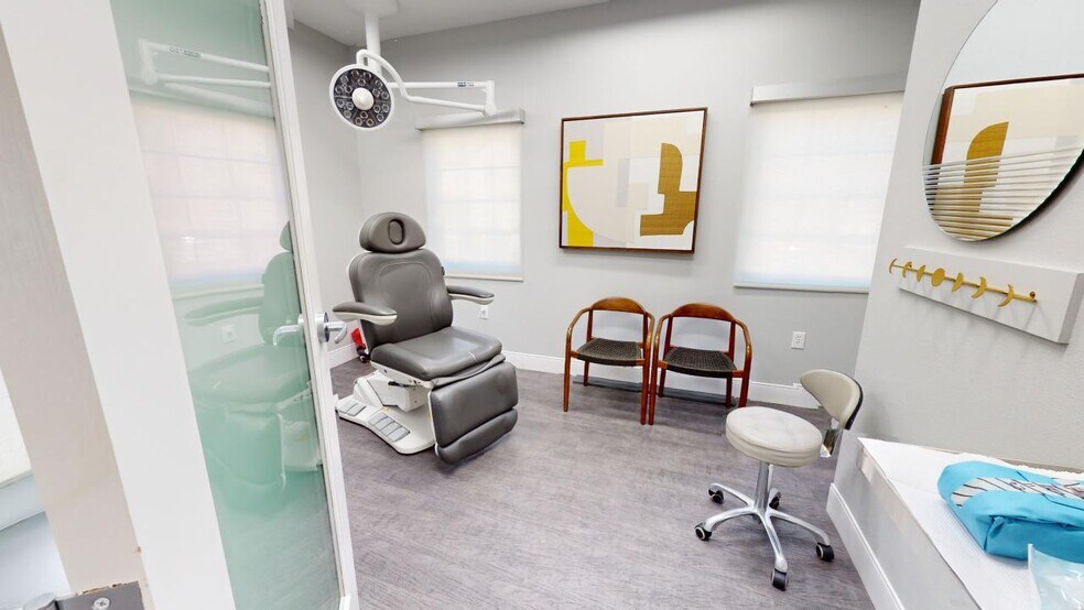 More Photos Of 85 Bay Bridge Dr, Gulf Breeze Medical For Sale