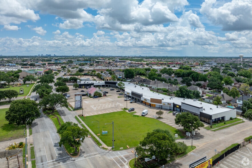 More Photos Of 14829 Bellaire Blvd, Houston Storefront Retail Office For Lease