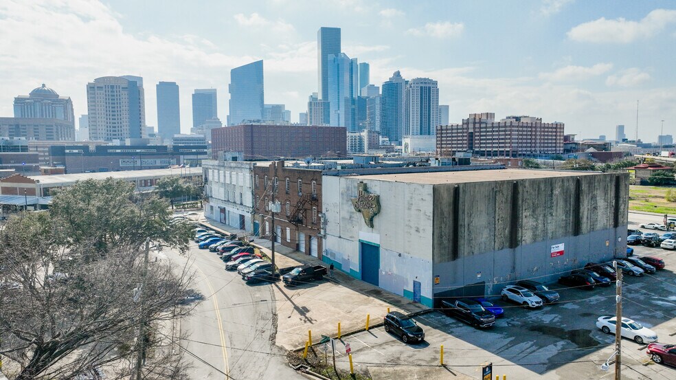 More Photos Of 707-717 Walnut St, Houston Warehouse For Lease