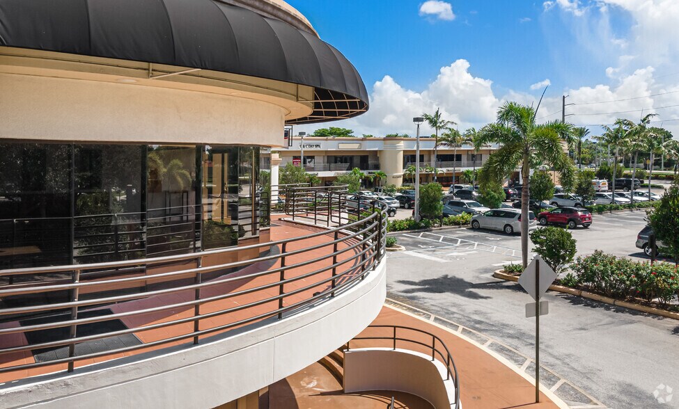 More Photos Of 21065-21073 Powerline Rd, Boca Raton General Retail For Lease