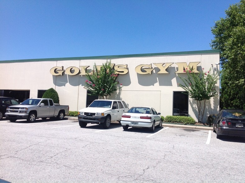 Primary Photo Of 250 Business Center Dr, Stockbridge Health Club For Lease